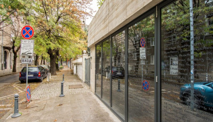 60 m² shop for sale