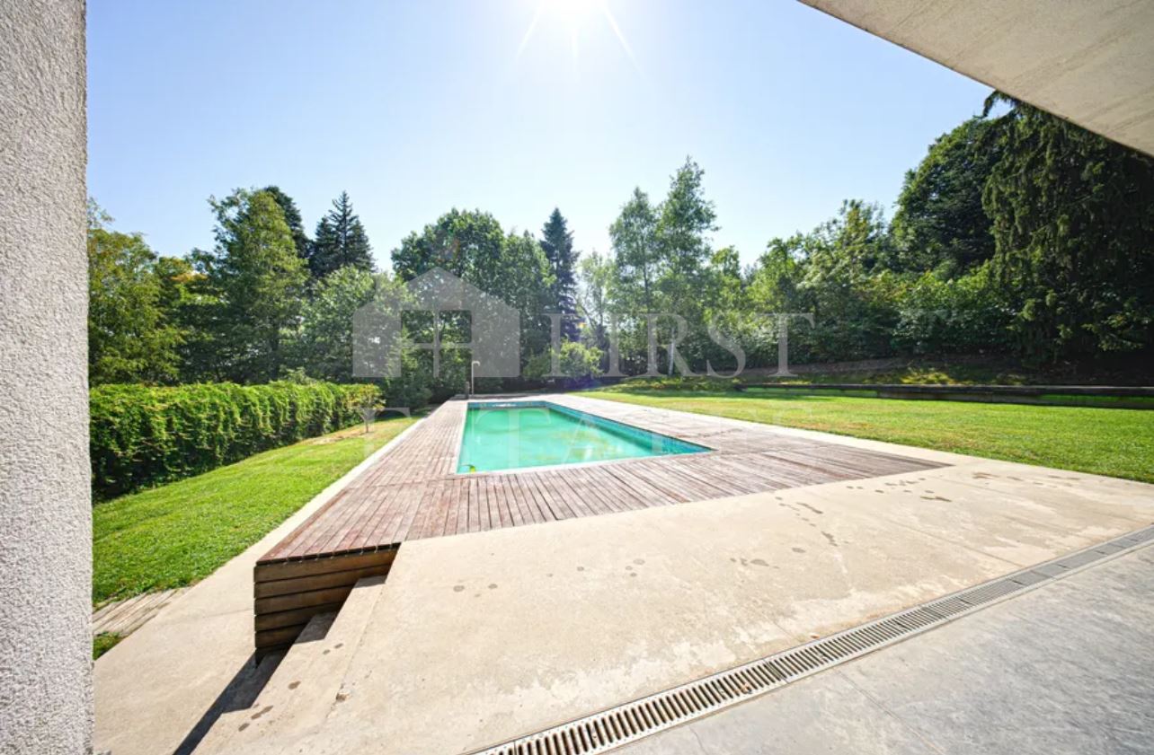 5 + bedroom house for sale
