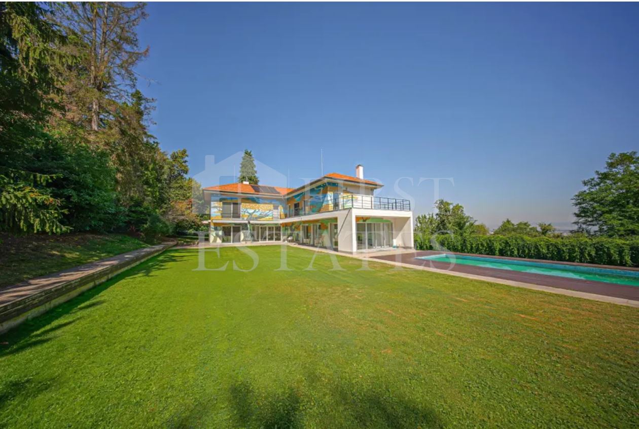 5 + bedroom house for sale