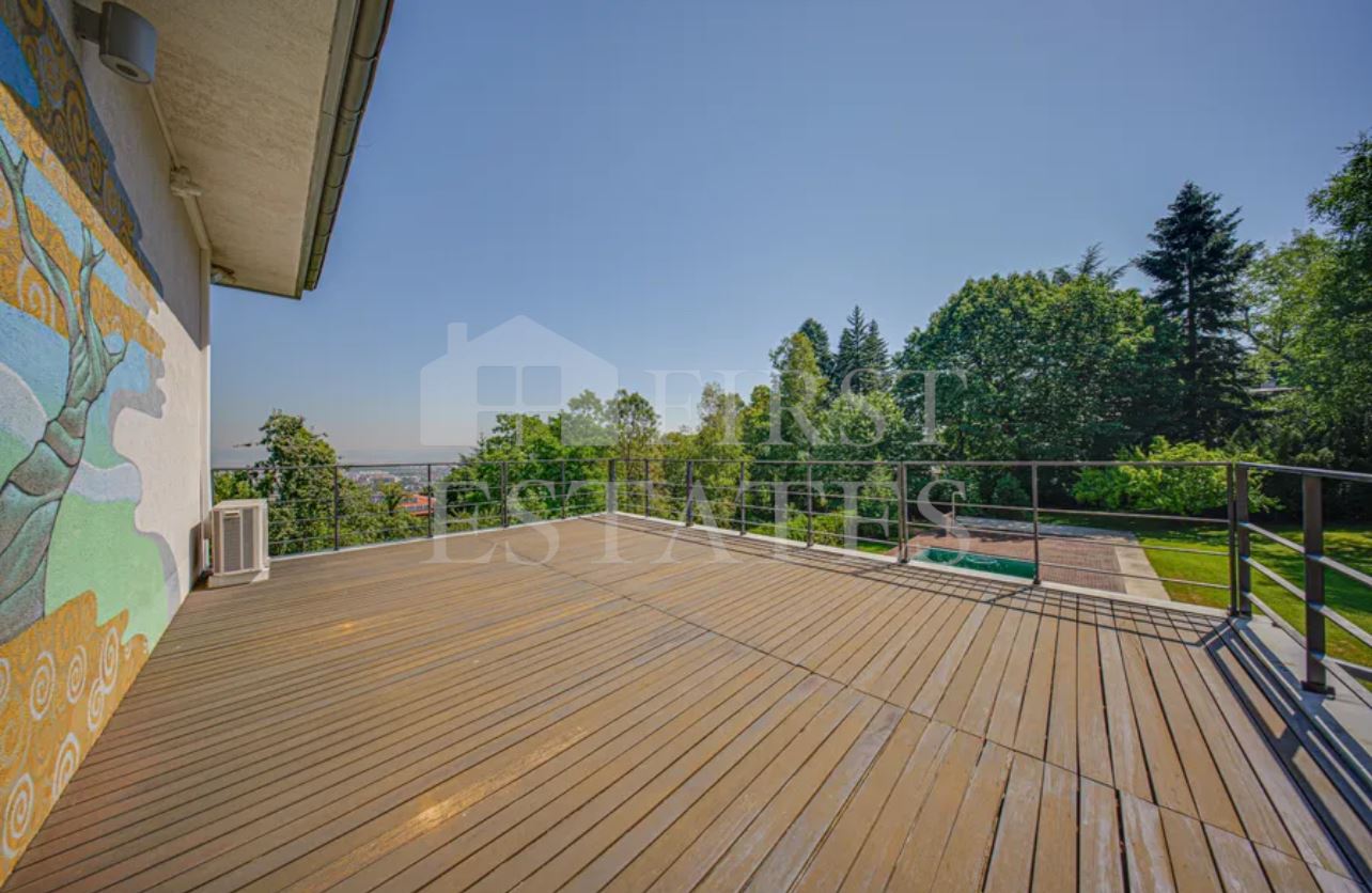 5 + bedroom house for sale