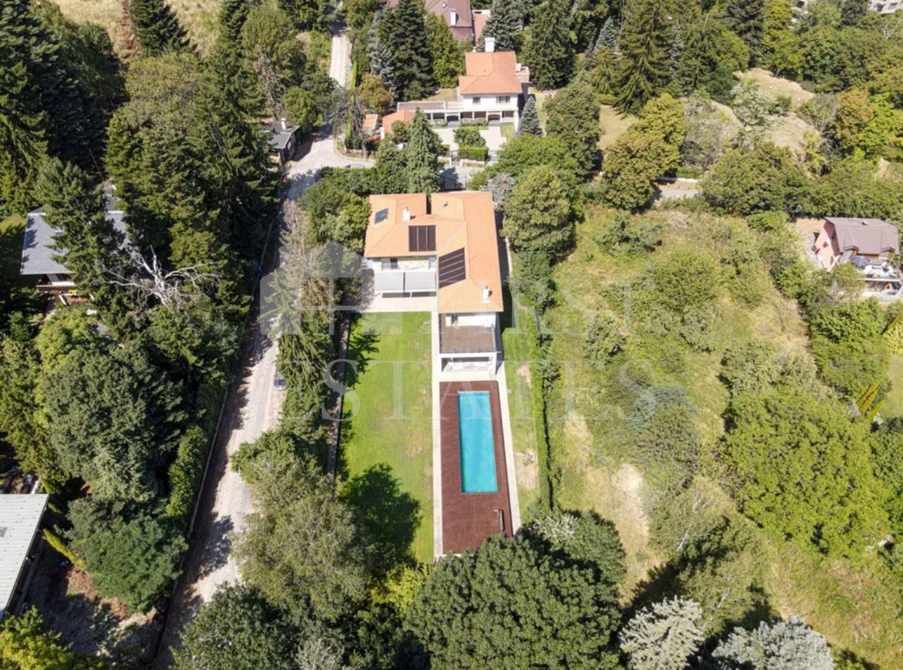 5 + bedroom house for sale