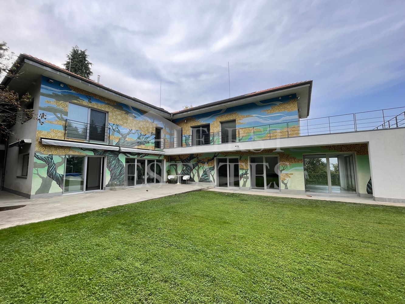 5 + bedroom house for sale