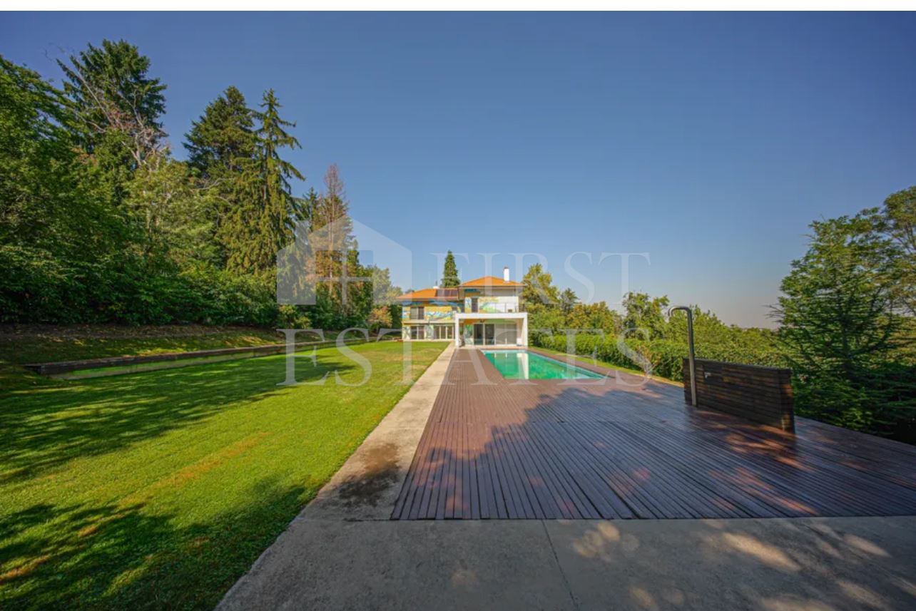 5 + bedroom house for sale