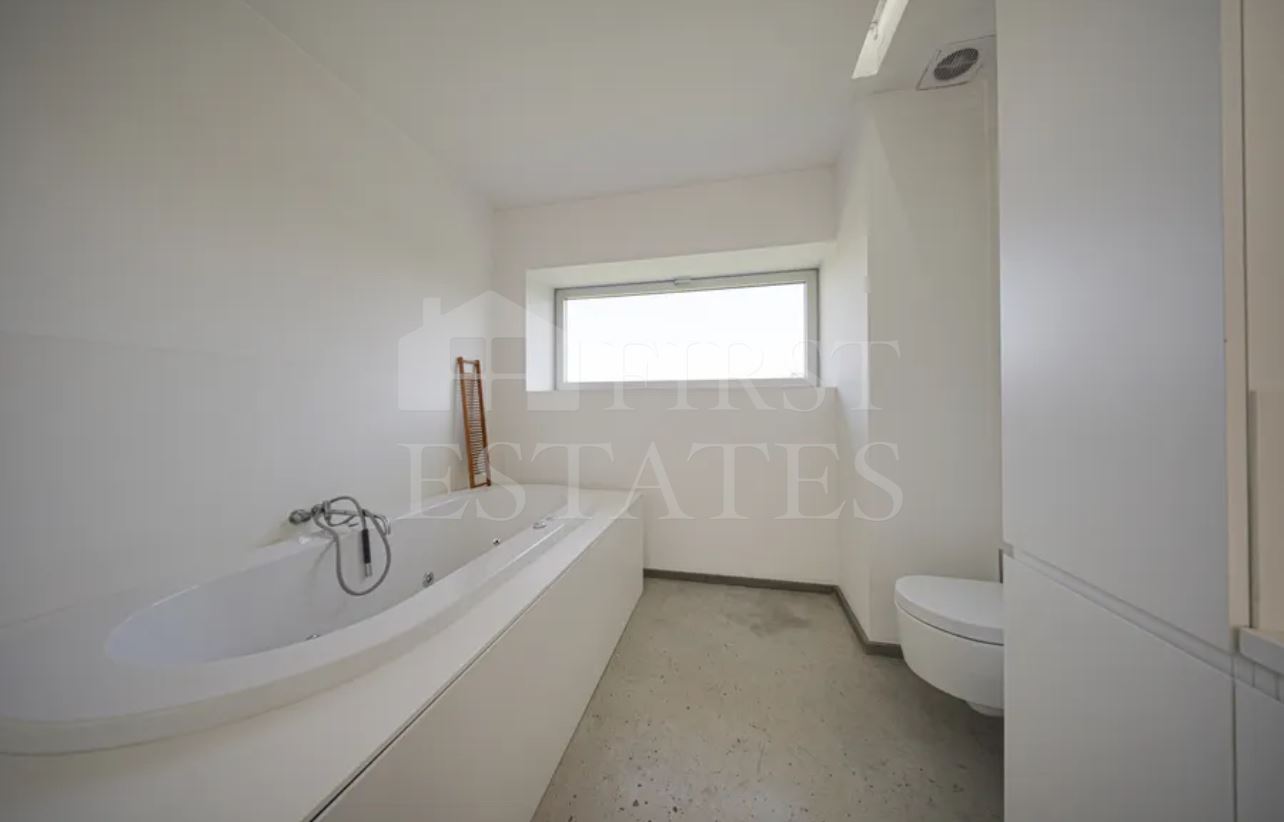 5 + bedroom house for sale
