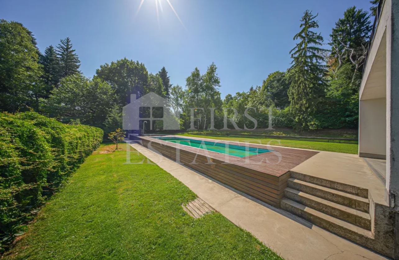5 + bedroom house for sale
