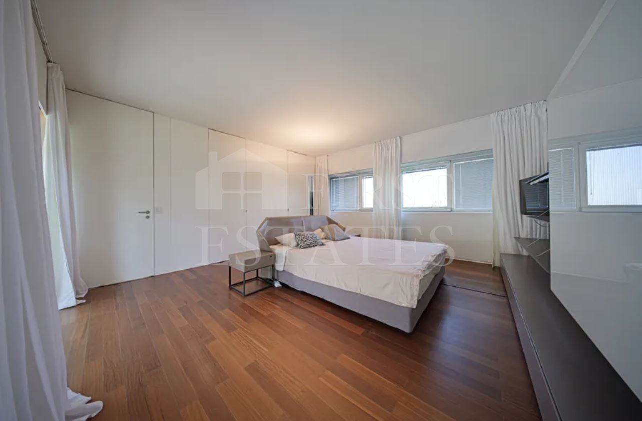 5 + bedroom house for sale